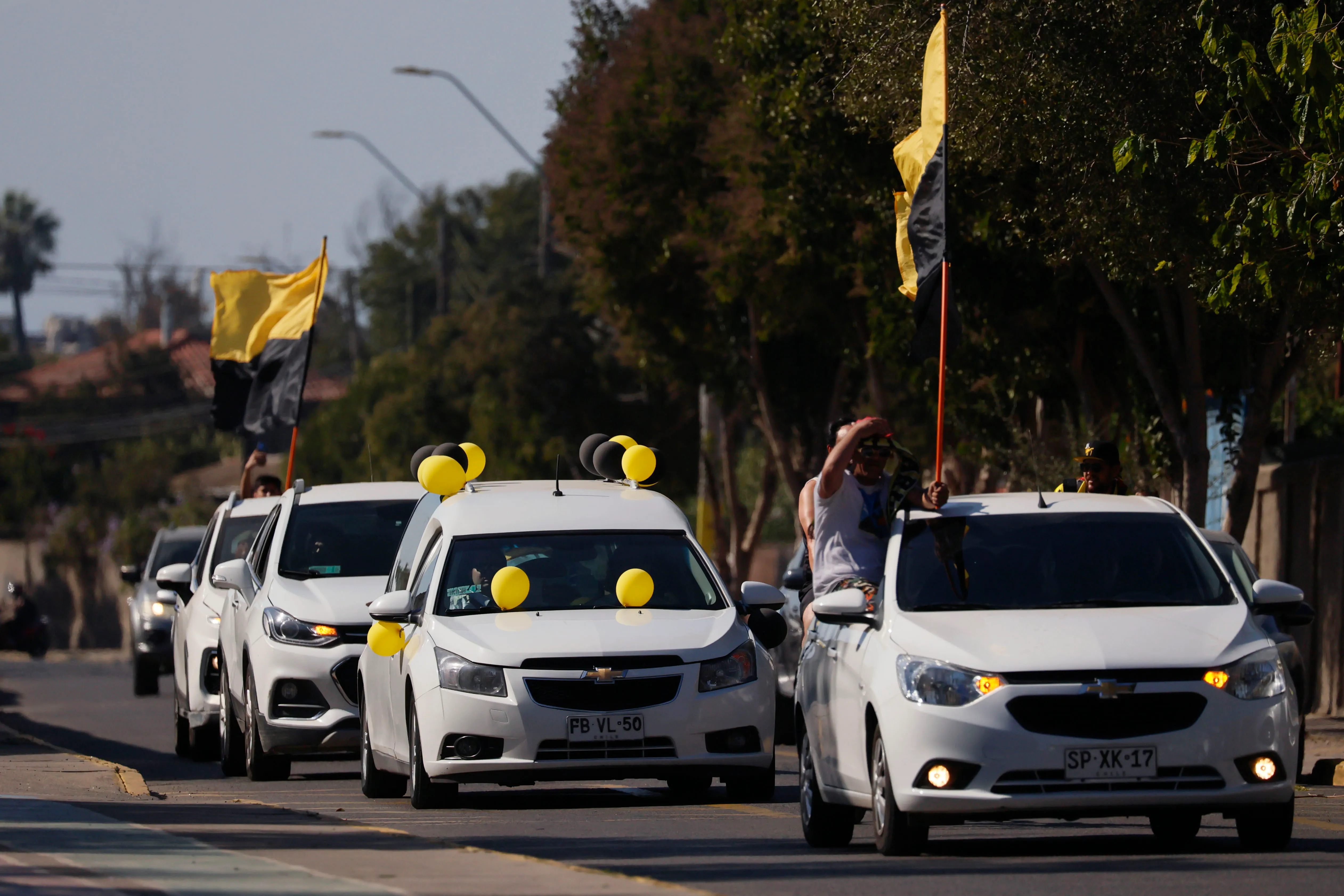 Hinchas de San Luis acompañan el féretro de Pititore Cabrera