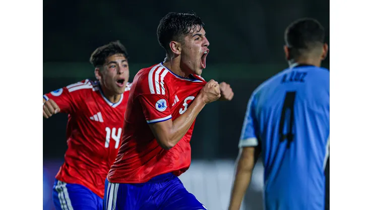Chile rescata un empate ante Uruguay en la agonía.