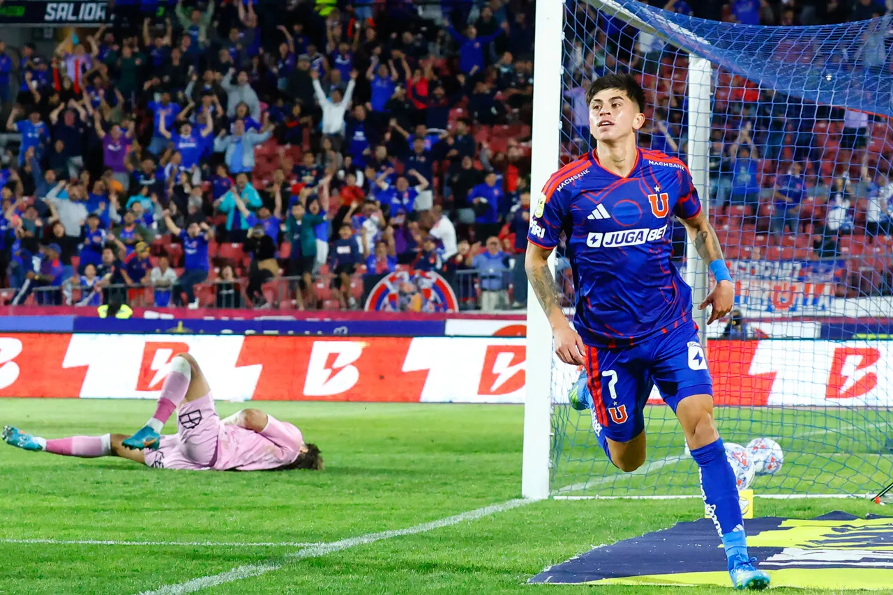 Guerrero fue figura en el triunfo azul | Foto: Photosport