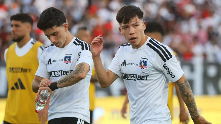 Colo Colo debe moverse rápido para retener a una de sus figuras. (Foto: Jonnathan Oyarzún/Photosport)
