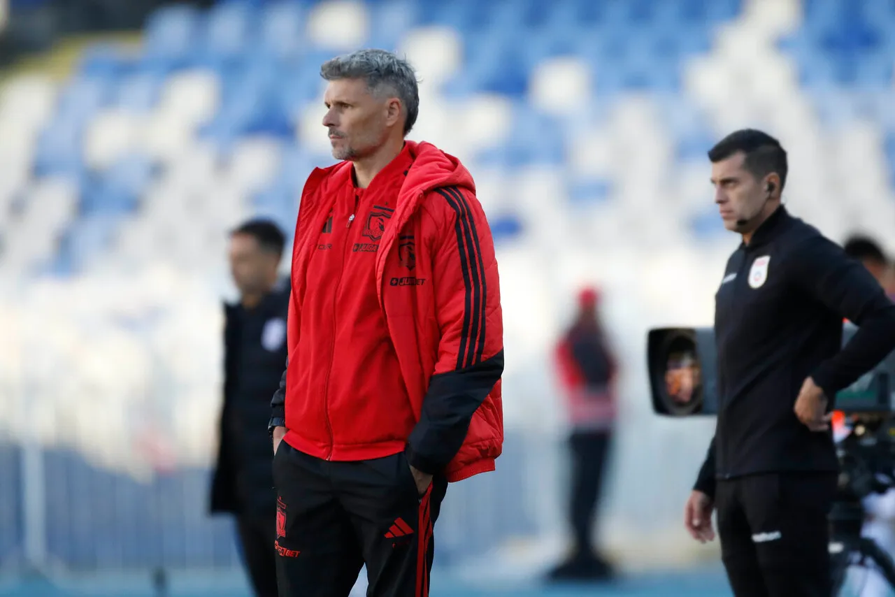 Ortiz suma críticas a pesar de estar puntero con Colo Colo | Foto: Photosport