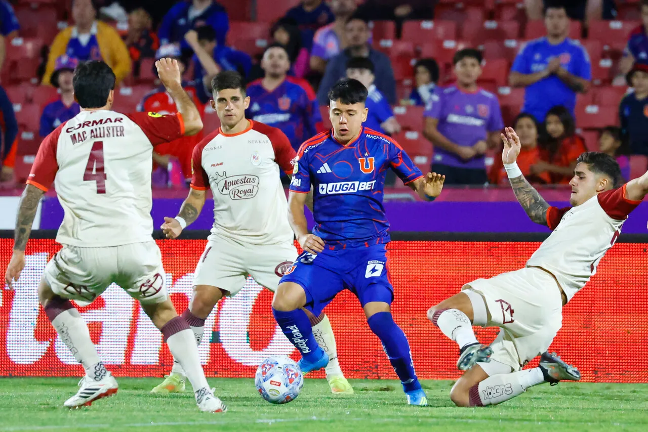 Ignacio Vásquez confirmó que firmó la renovación de contrato en la U (Photosport).