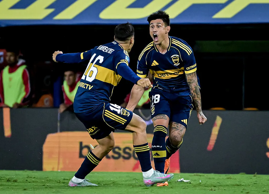BUENOS AIRES, ARGENTINA – MARCH 22: Adam Bareiro of Boca Juniors celebrates with teammate Miguel Merentiel after scoring their team’s second goal during a Torneo Apertura Mercado Libre 2026 match between Boca Juniors and Instituto de Cordoba at Estadio Alberto J. Armando on March 22, 2026 in Buenos Aires, Argentina. (Photo by Marcelo Endelli/Getty Images)
