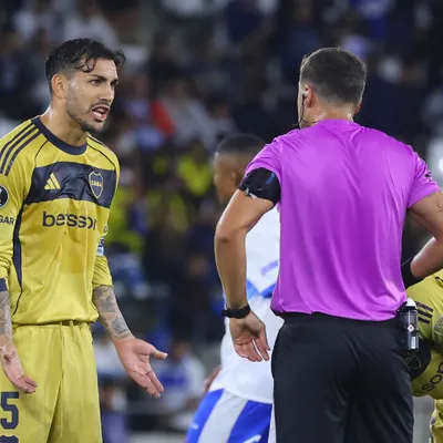 ¿Salió la pelota?: hinchas de la UC no dan más de la indignación en el primer gol de Boca