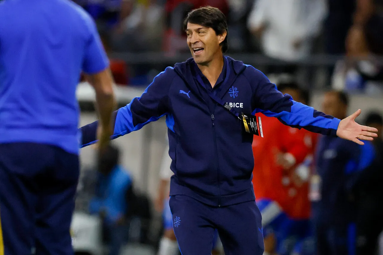 Neira apuntó a Garnero. | Foto: Photosport