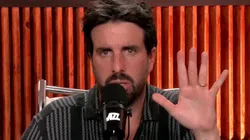 Azzaro destroza al fútbol chileno.