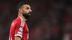 Mohamed Salah recibe un mazazo previo a la visita del Liverpool ante PSG. (Michael Regan/Getty Images)