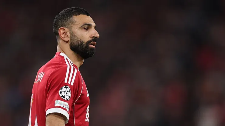 Mohamed Salah recibe un mazazo previo a la visita del Liverpool ante PSG. (Michael Regan/Getty Images)