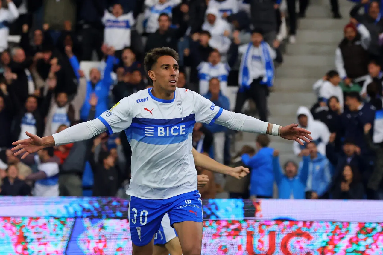 Diego Valencia sufre grave lesión y podría perderse gran parte de la temporada en la UC (Foto: Photosport)
