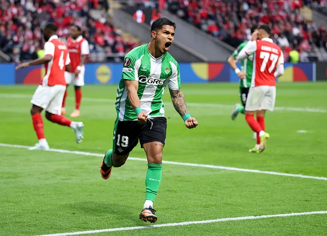 Cucho Hernandez marcó el empate ante Braga de penal (Getty Images).