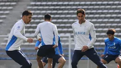 El delantero "Cruzado" no lo pasa bien y habría sufrido una grave lesión en el entrenamiento matutino. (Foto: Photosport)