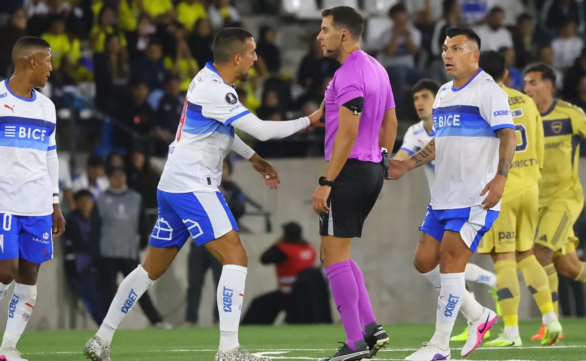 Tras el polémico arbitraje en el UC vs. Boca Jrs: el premio que recibe