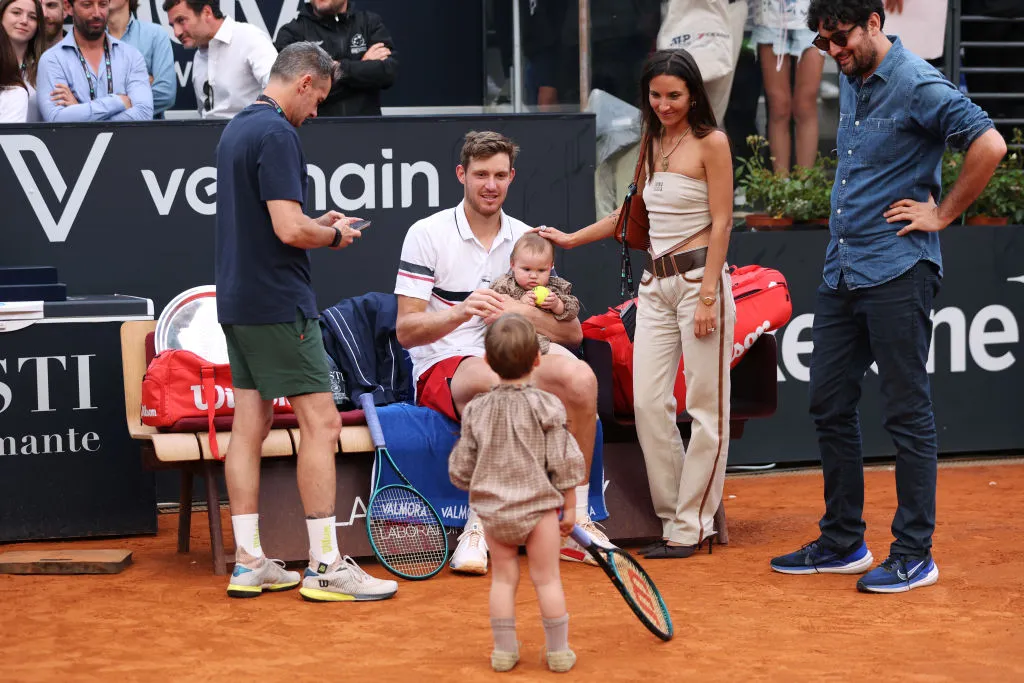 Nicolas Jarry junto a su esposa e hijos en el Masters 1000 de Roma (Getty Images).