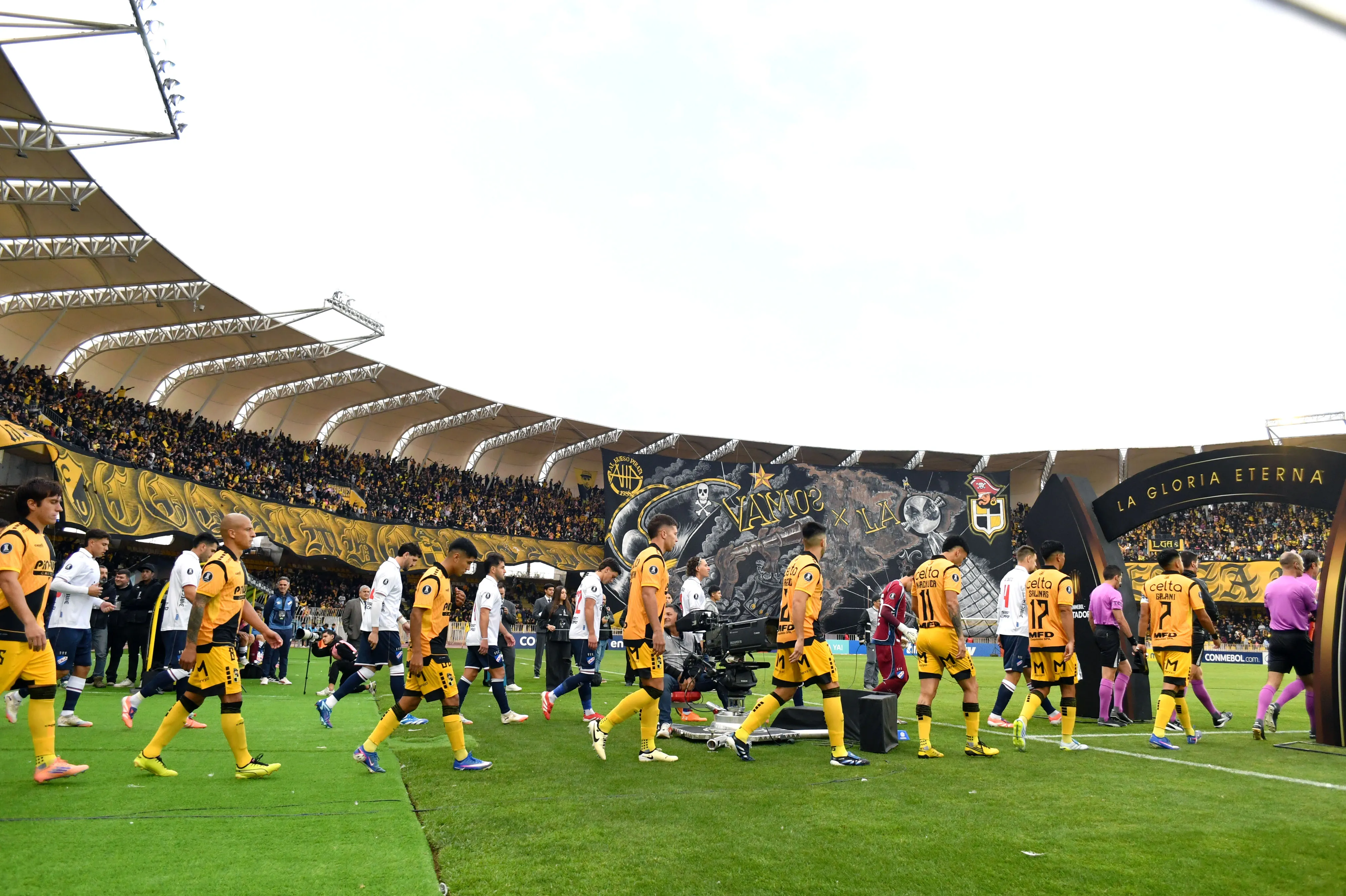 El impactante recibimiento de los hinchas de Coquimbo Unido | FOTO: Alejandro Pizarro Ubilla/Photosport