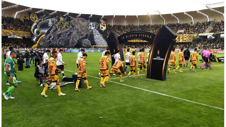 Los hinchas de Coquimbo desplegaron un sorprende tifo antes del pitazo inicial.
