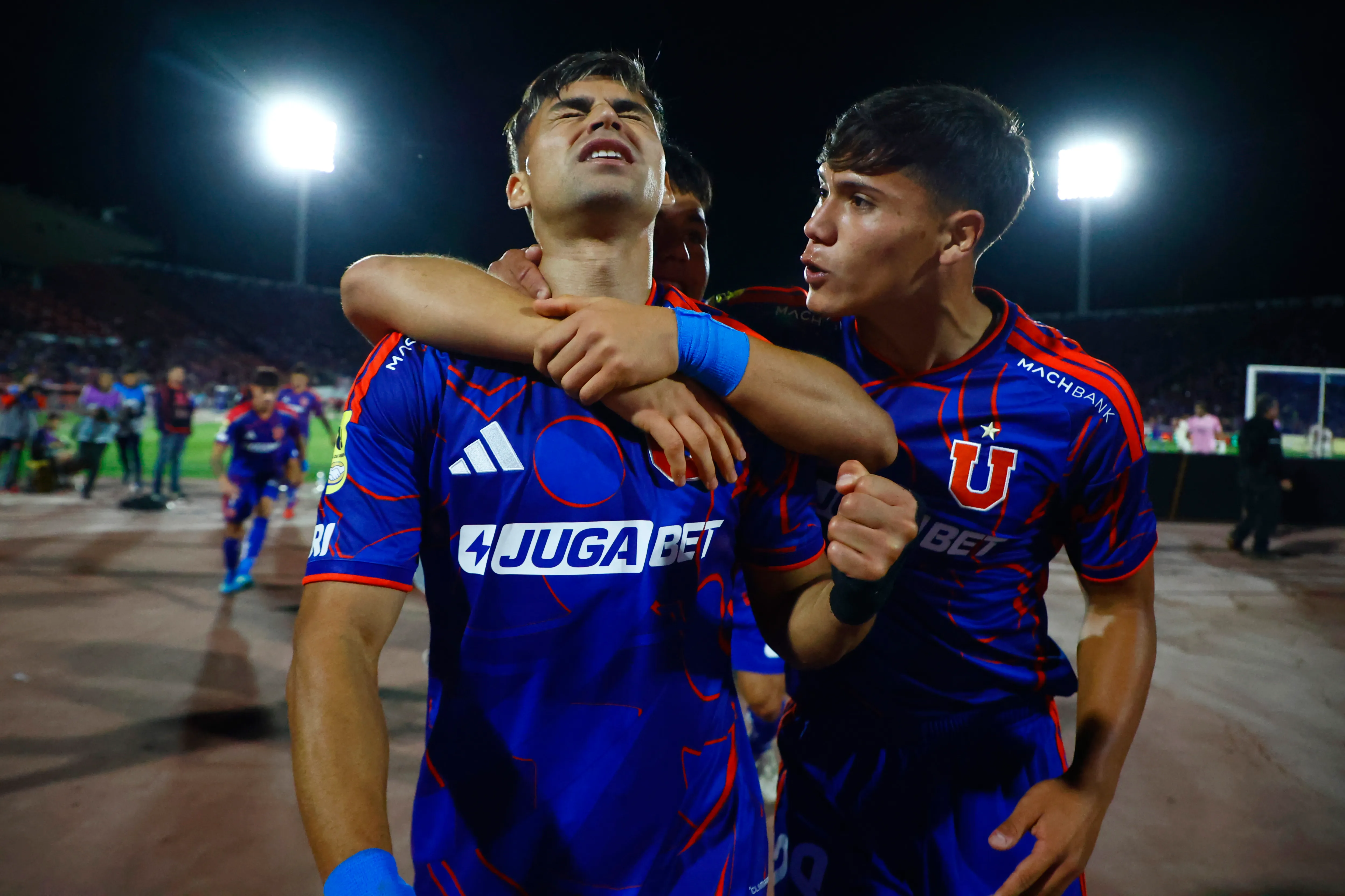 Lucas Barrera junto a Fabián Hormazábal en el triunfo de la U ante Deportes La Serena | FOTO: Dragomir Yankovic/Photosport