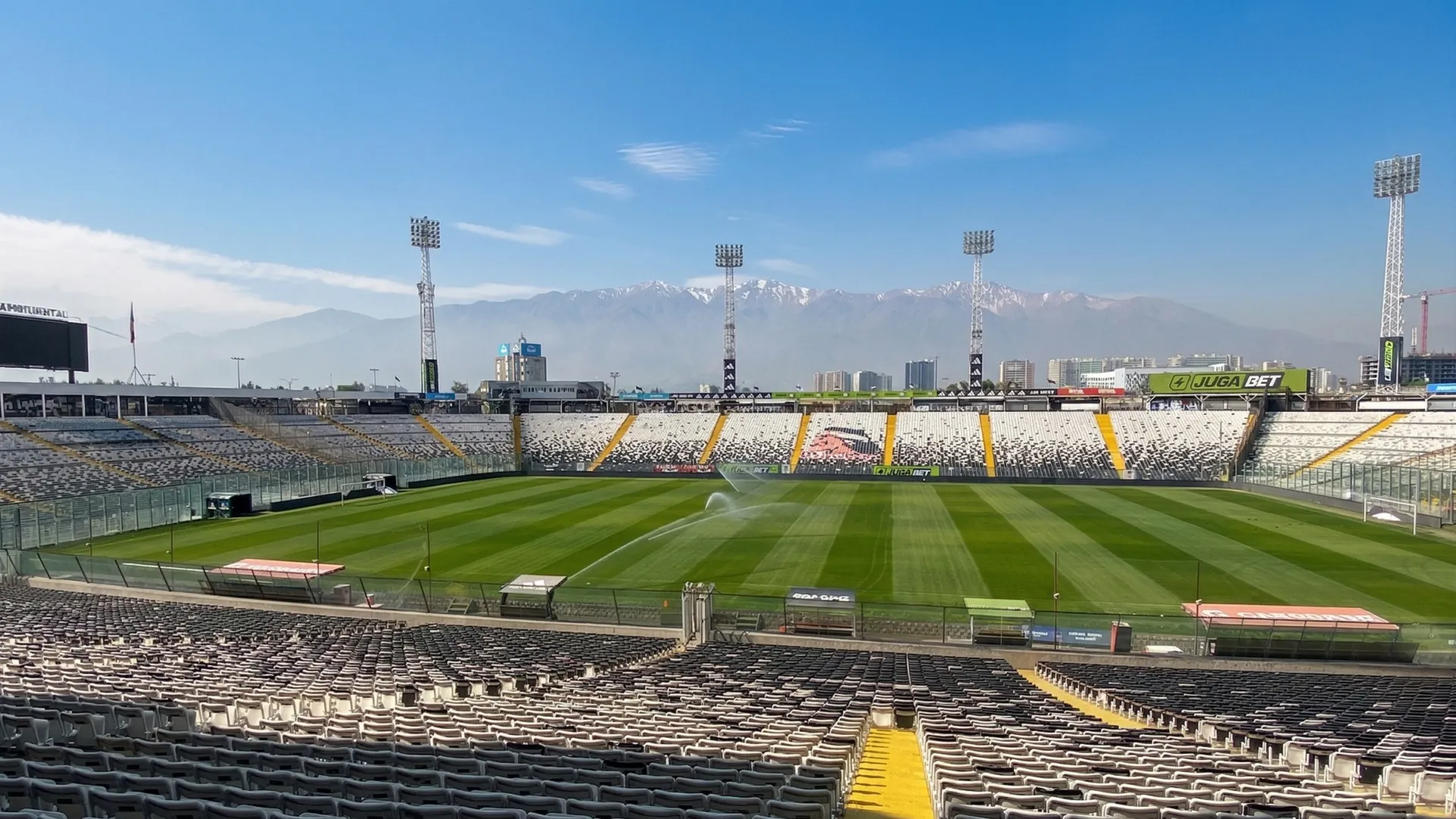 El recinto albo entra en una fase decisiva. Ya se definió cuál será la empresa encargada de comenzar a buscar financiamiento y, por ende, un nuevo nombre al Estadio Monumental.