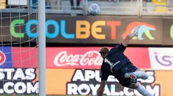 Hinchas de la Uc pierden la paciencia con Vicente Bernedo (Foto: Photosport)