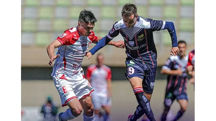 Deportes Recoleta gana y llega a la punta en la Primera B.