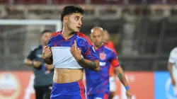 Altamirano estalla por patada.