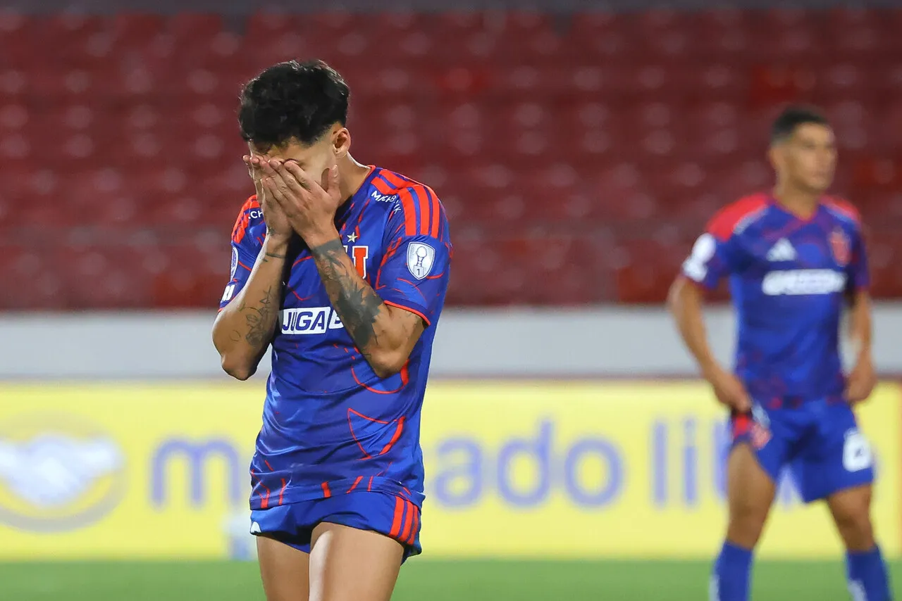 A Altamirano le pegaron una fea patada. | Foto: Photosport