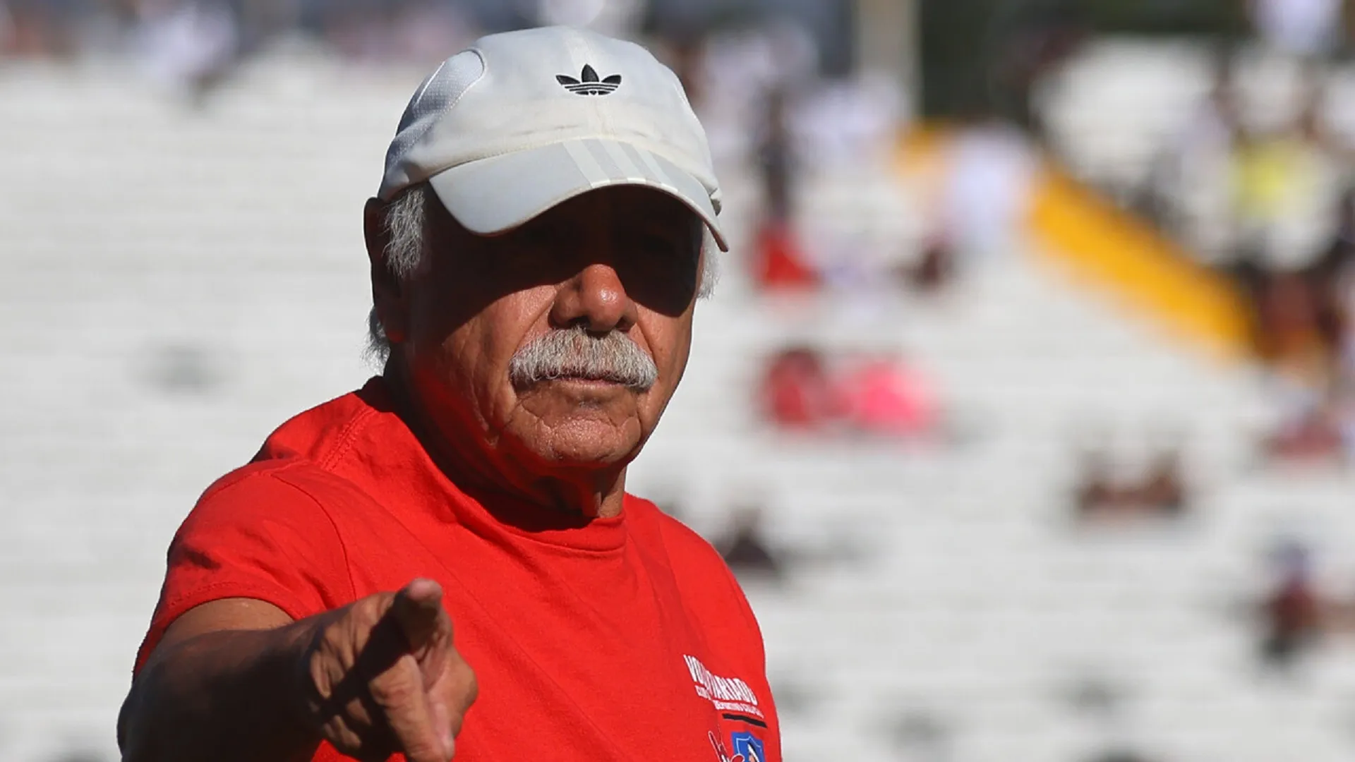 Carlos Caszely emociona a todos con su mensaje en la romería por los 101 años del “Cacique”. (Foto: Photosport)