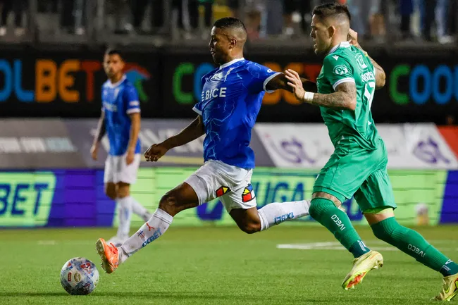 Valencia recibe el cuestionamiento de De Tezanos | Foto: Photosport