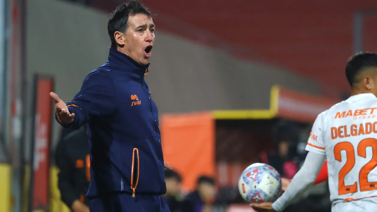 César Bravo asegura que Cristián Insaurralde no está lesionado.