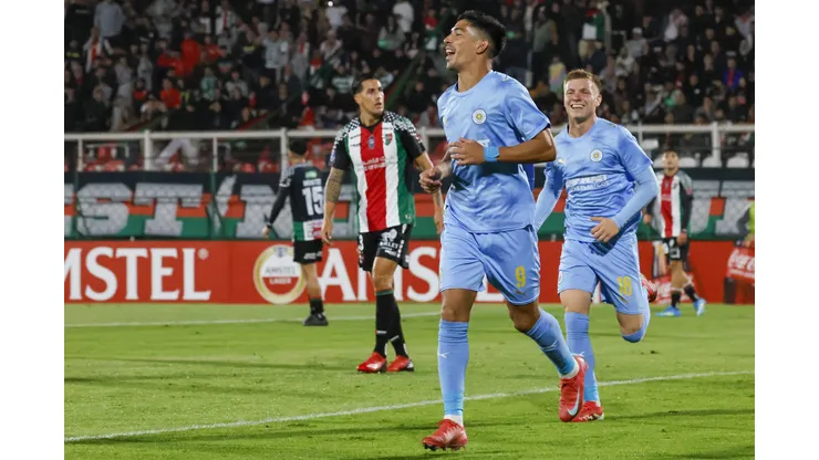 Salomón Rodríguez abrió la cuenta ante Palestino.