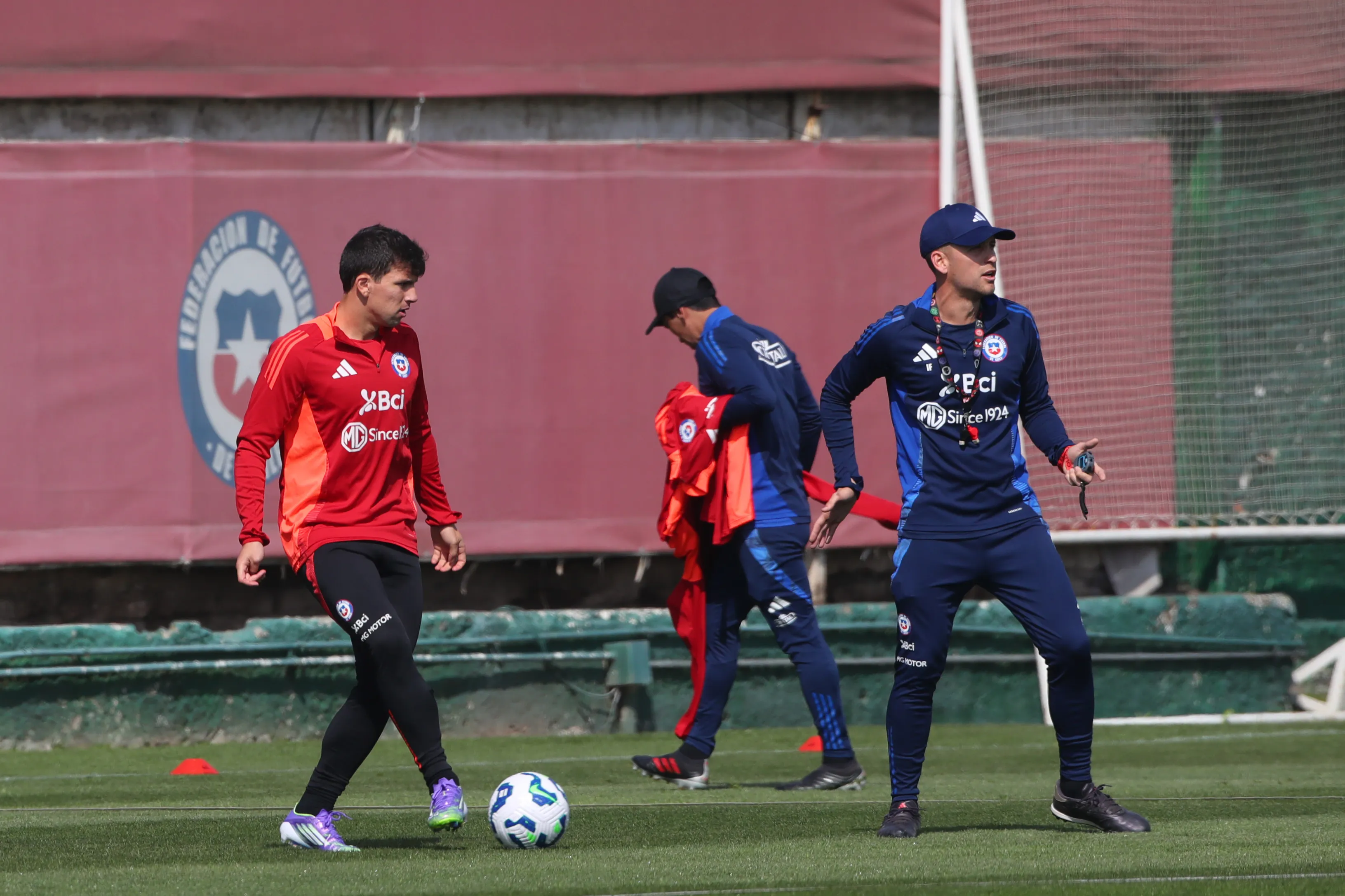 Gonzalo Tapia en uno de los entrenamientos de la Selección Chilena | FOTO: Jonnathan Oyarzun/Photosport