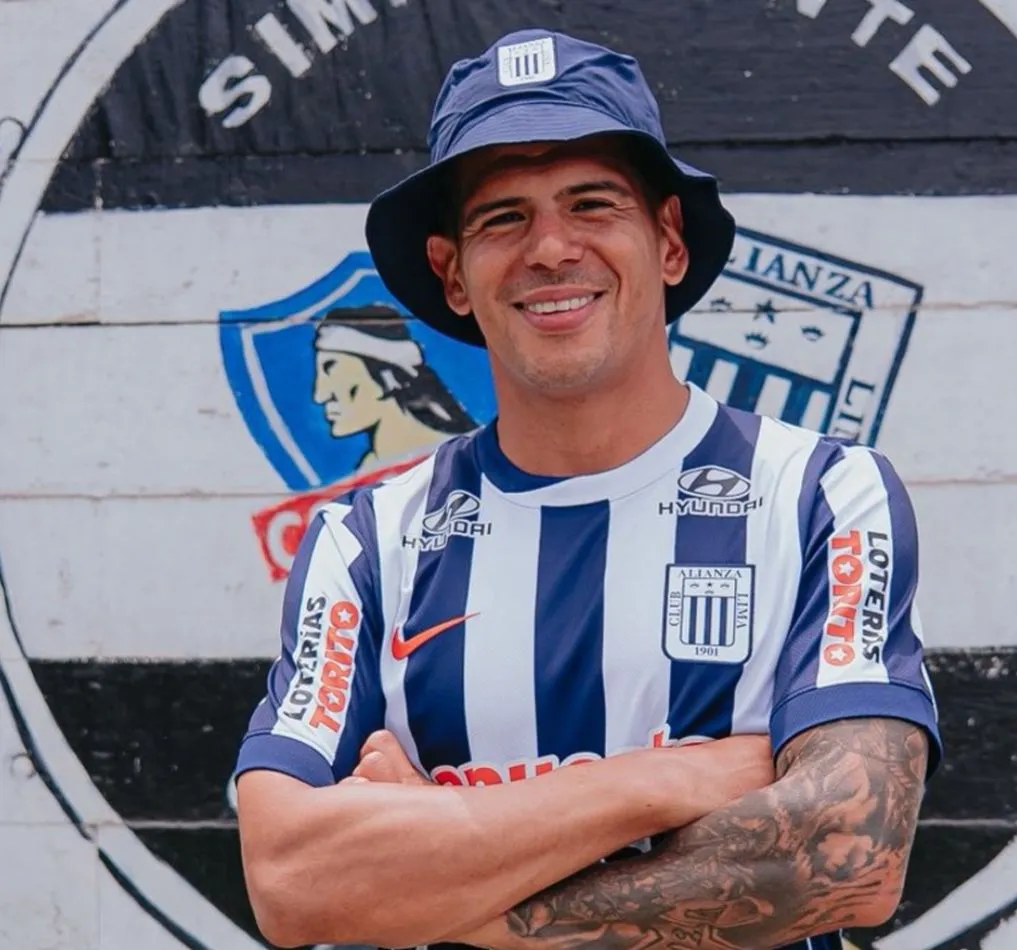 Pavez se gana el corazón del hincha de Alianza Lima | Foto: Archivo