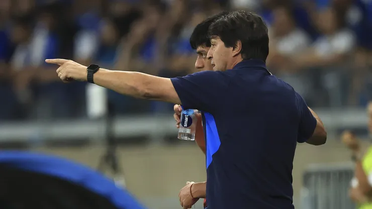 Daniel Garnero dio una instrucción clave ante Cruzeiro. (Foto: Pier Giorgio Giavelli/Photosport)