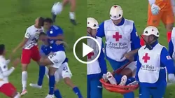 El “Tucu” Contreras debió ser retirado en ambulancia tras el impacto.