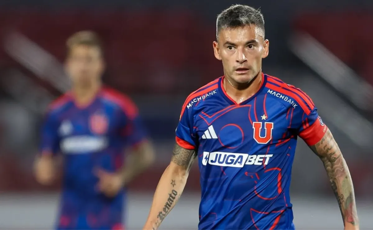 ¡GOLPE DEVASTADOR EN LA U! Se confirmó la gravedad de la lesión de Charles Aránguiz y el tiempo que estará fuera de las canchas