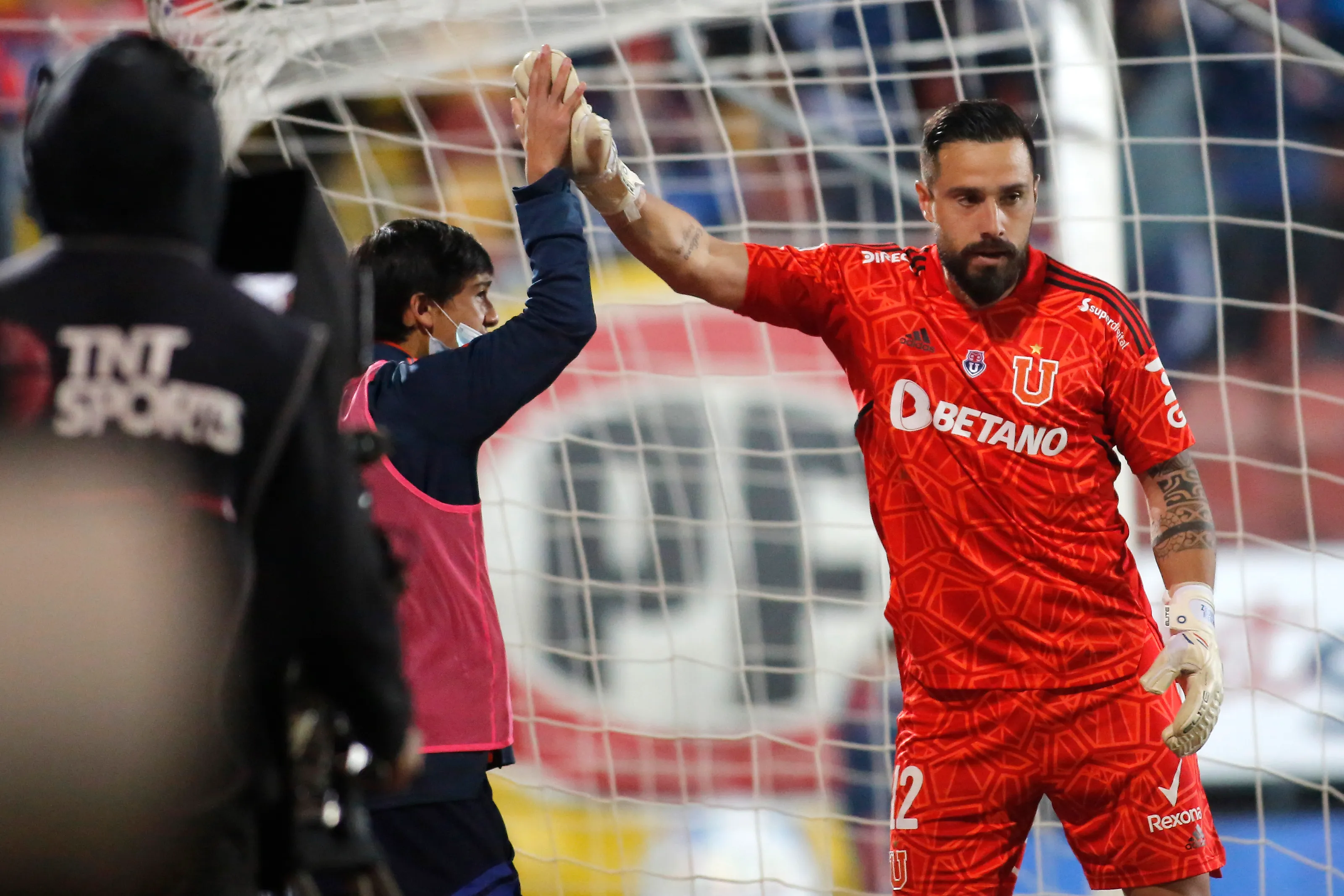 Hernán Galíndez festejando un gol de Universidad de Chile | Jonnathan Oyarzun/Photosport