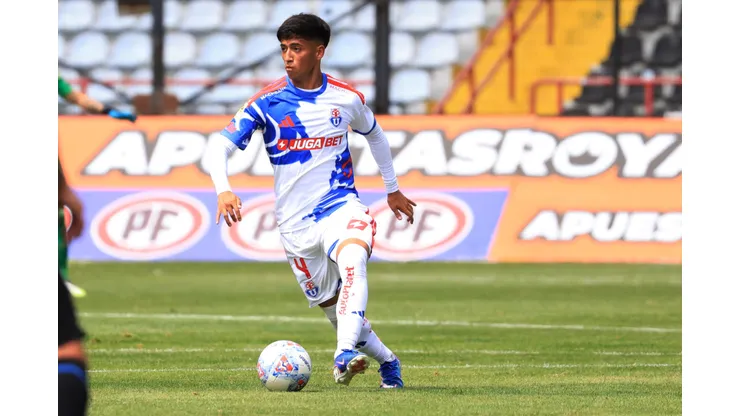 Universidad de Chile asegura a tres juveniles.