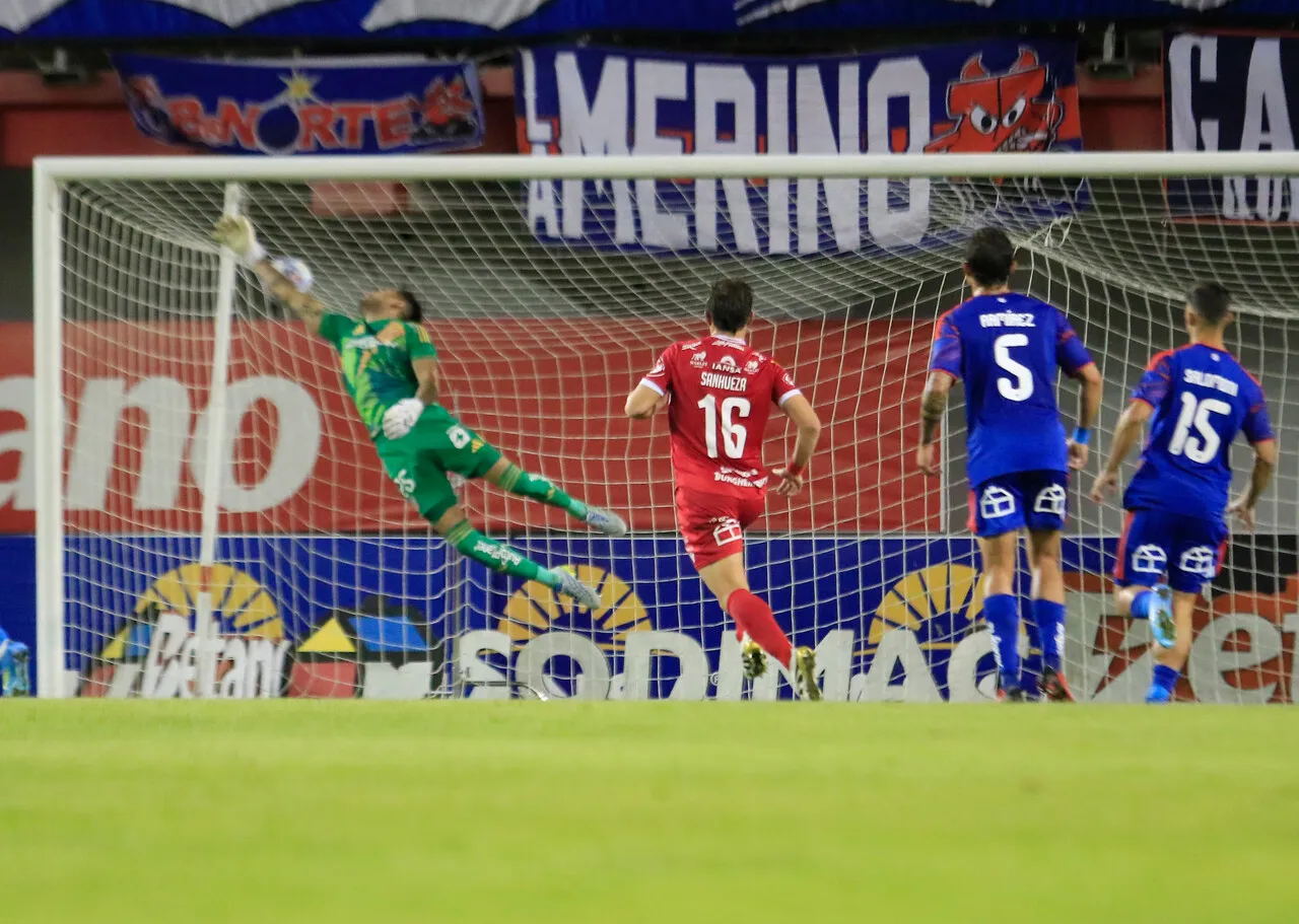 Esteban Paredes fue crítico con el rendimiento de Gabriel Castellón en la U (Photosport).