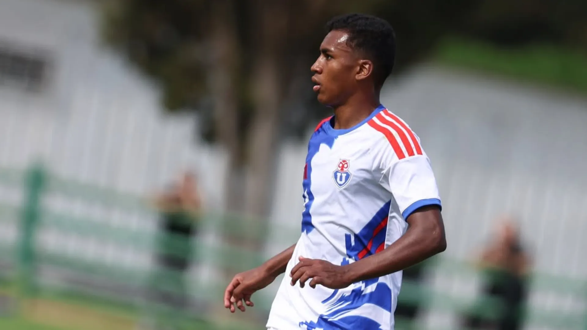 Jhon Cortés pide camiseta en el plantel profesional. (Foto @udechileformativo)