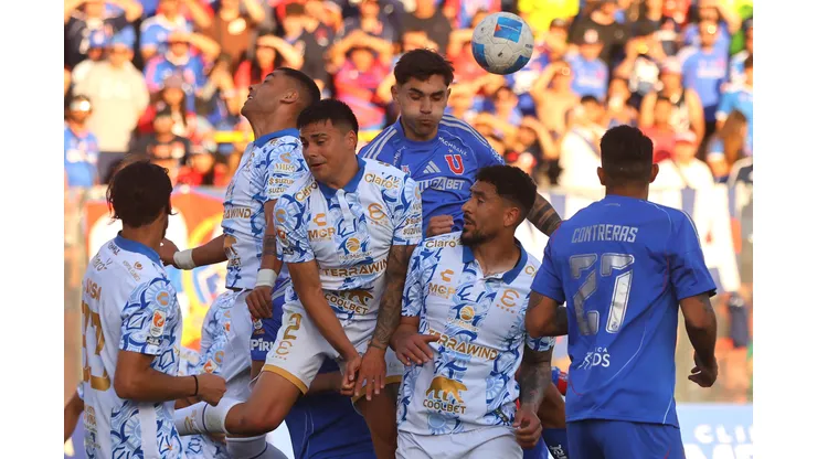 Universidad de Chile visita a Everton.
