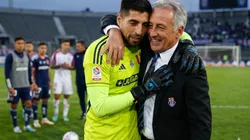 Óscar Wirth le presta el ropero completo a Gabriel Castellón.