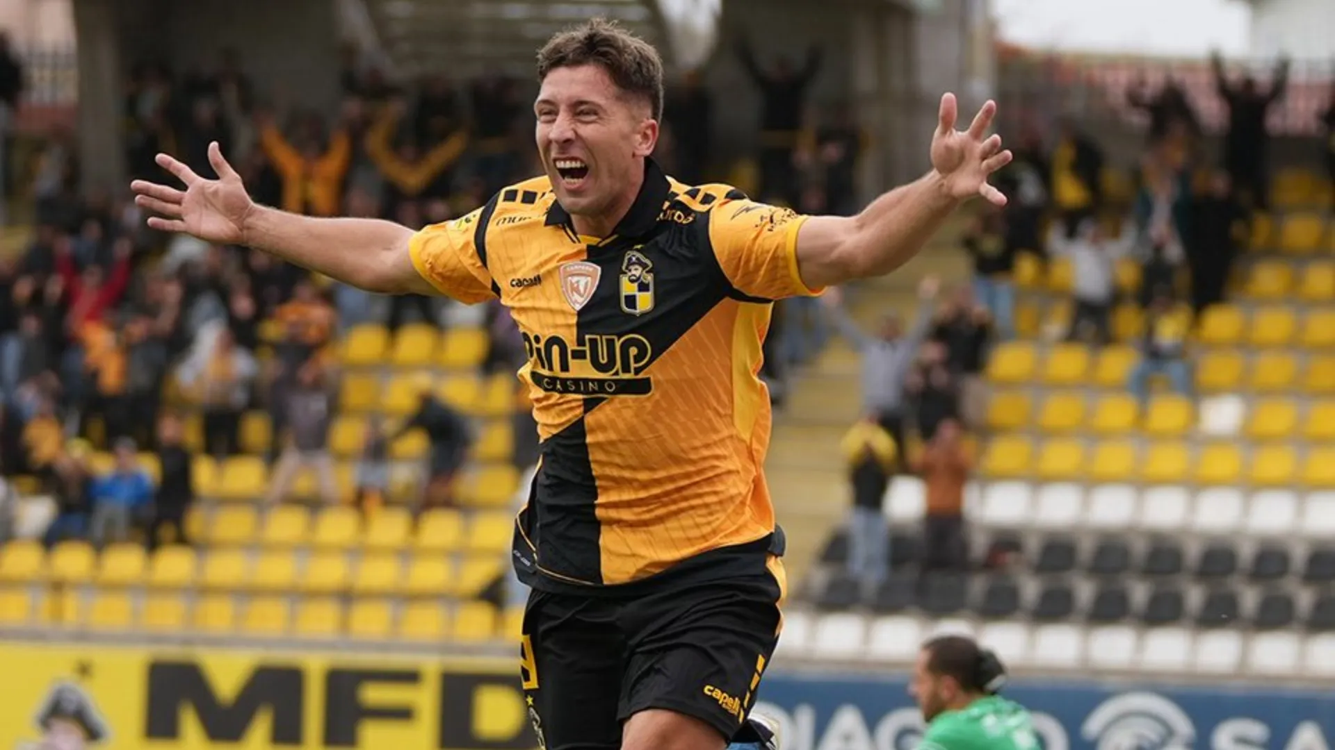 El atacante argentino aprovechó un error del arquero Nicola Pérez y puso el 1-0 parcial para los aurinegros | FOTO: Coquimbo Unido