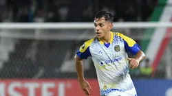 Vicente Pizarro se luce con un golazo en Argentina (Photo by Christian Alvarenga/Getty Images)