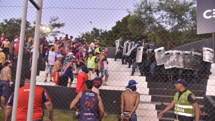 Graves disturbios en el clásico paraguayo entre Olimpia y Cerro Porteño.