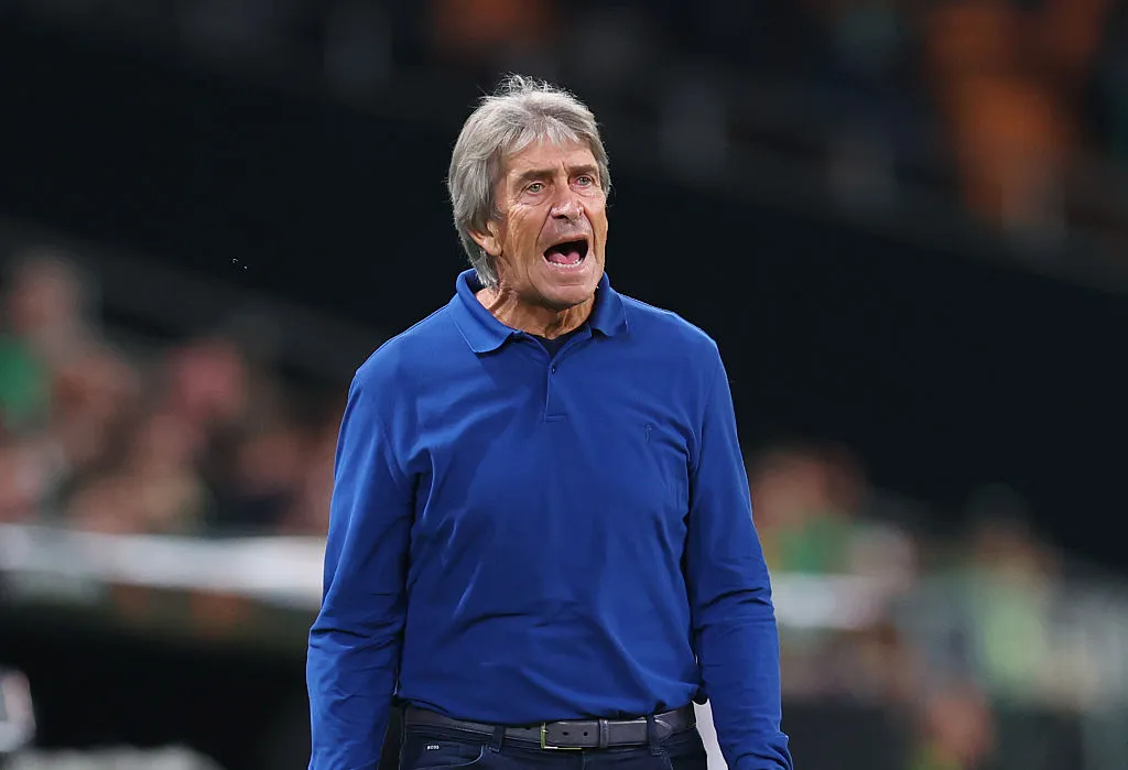 Manuel Pellegrini aclaró su futuro en Real Betis tras duras críticas.