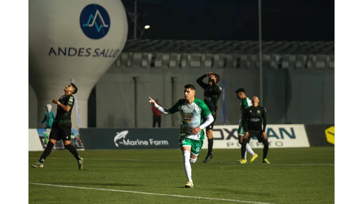 Deportes Puerto Montt gana y queda como puntero de la Primera B.