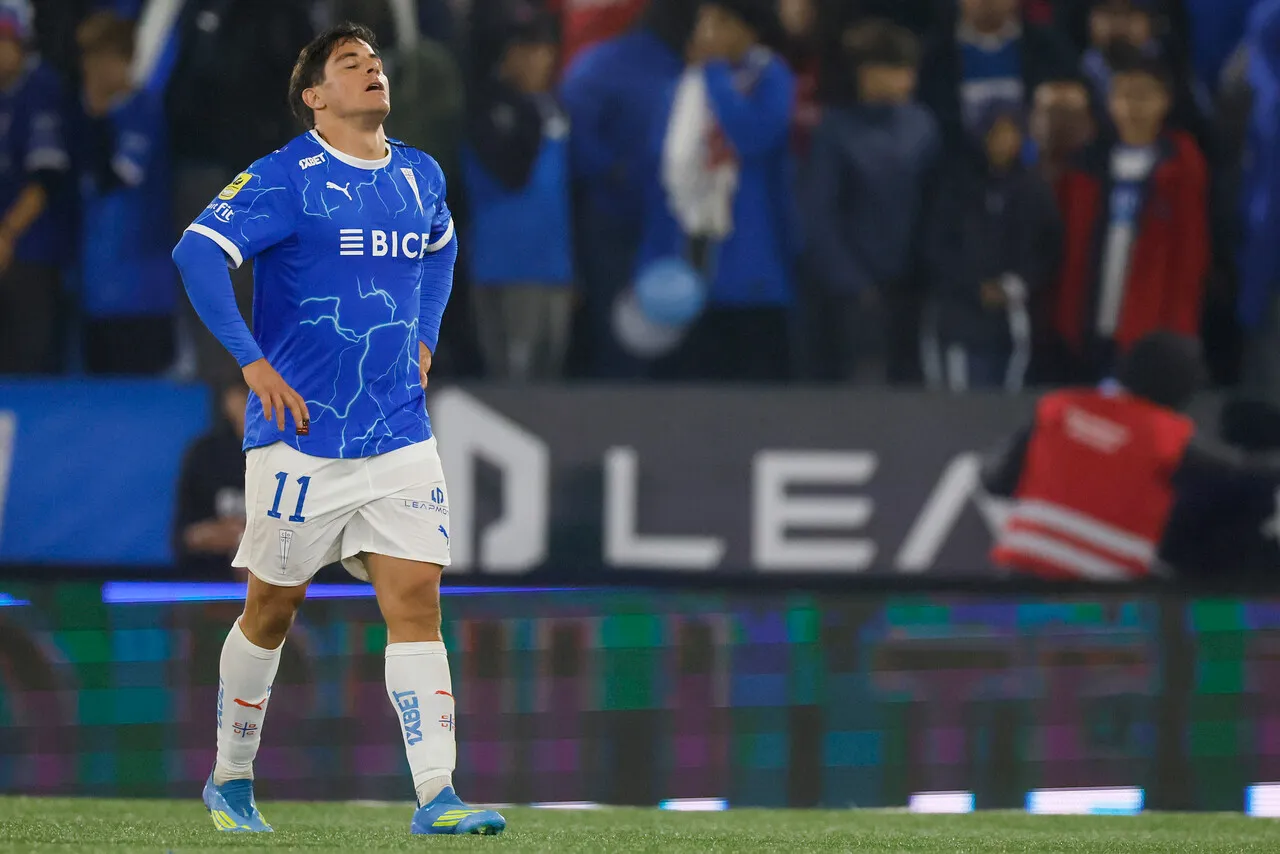 Montes vio la roja ante La Calera. | Foto: Photosport