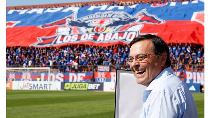 El timonel hispano reaccionó en redes sociales ante la consulta de un fanático azul y cerró la puerta a cualquier venta del recinto de Independencia.