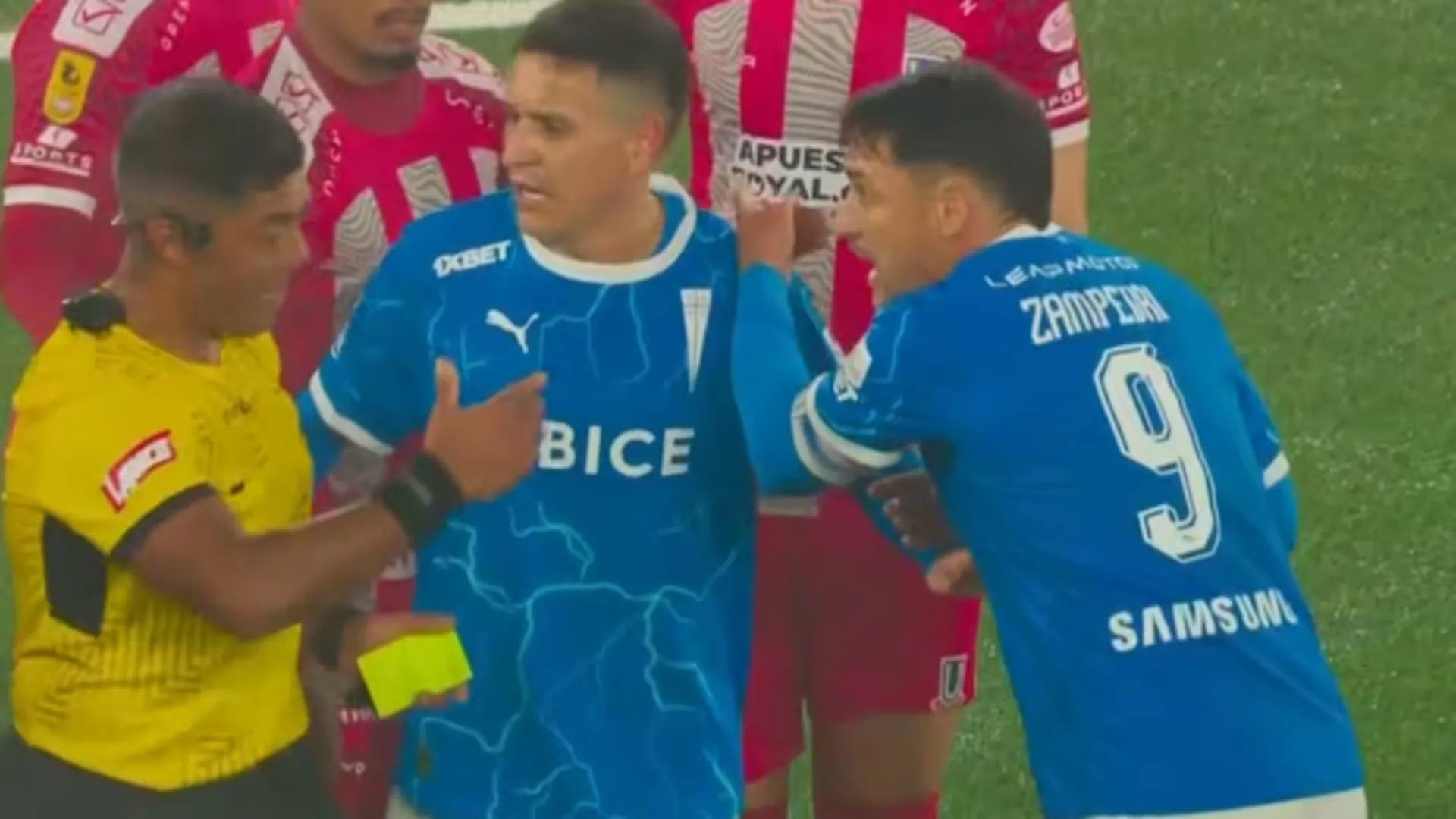 Gamboa sólo le mostró amarilla al “Toro” Zampedri | FOTO: Captura TNT Sports