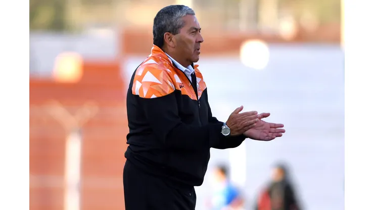 Cobresal descarta la renuncia de Gustavo Huerta.
