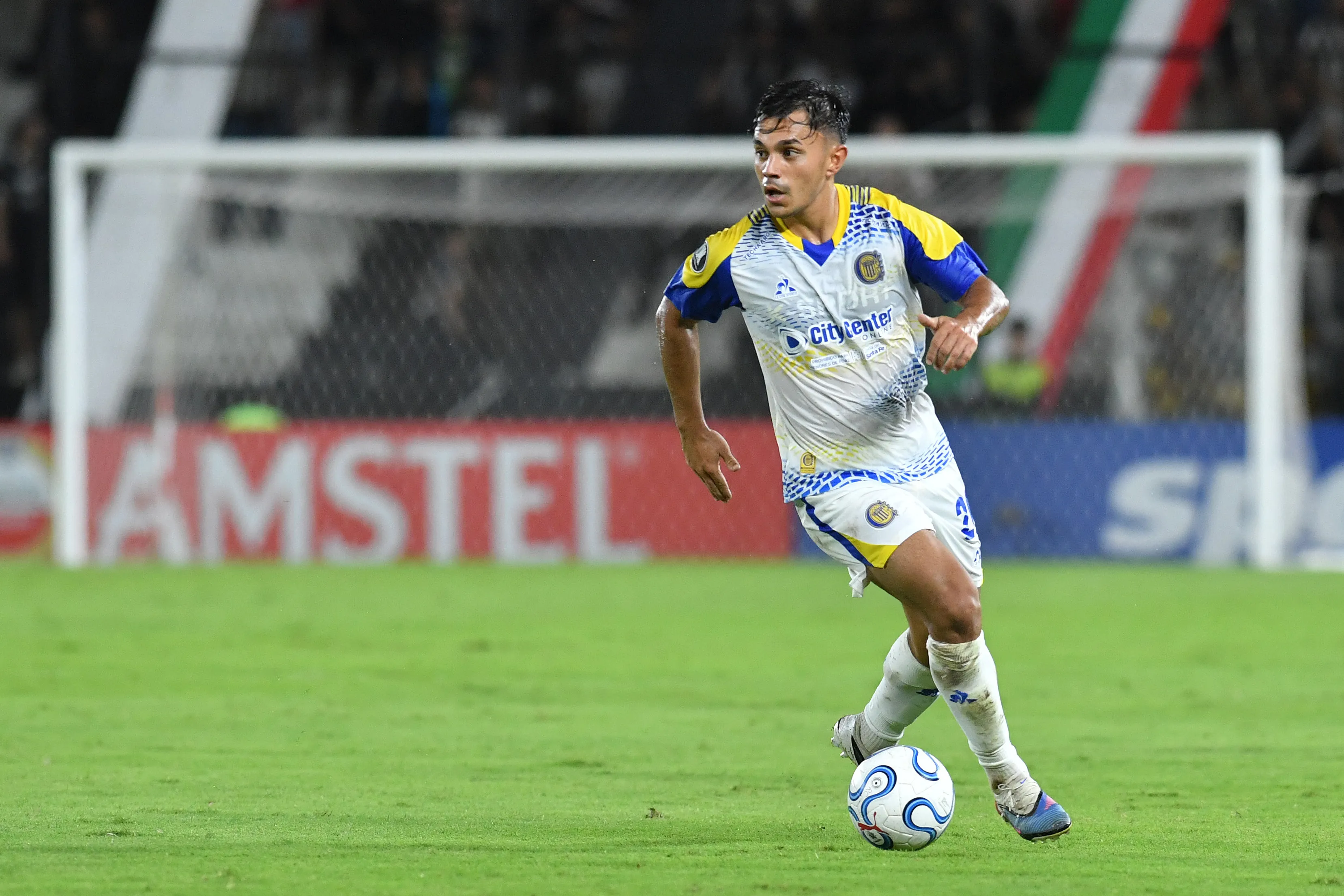 Vicente Pizarro puede jugar en Europa. La figura de la Selección Chilena interesa en el Brighton. (Foto. Getty)